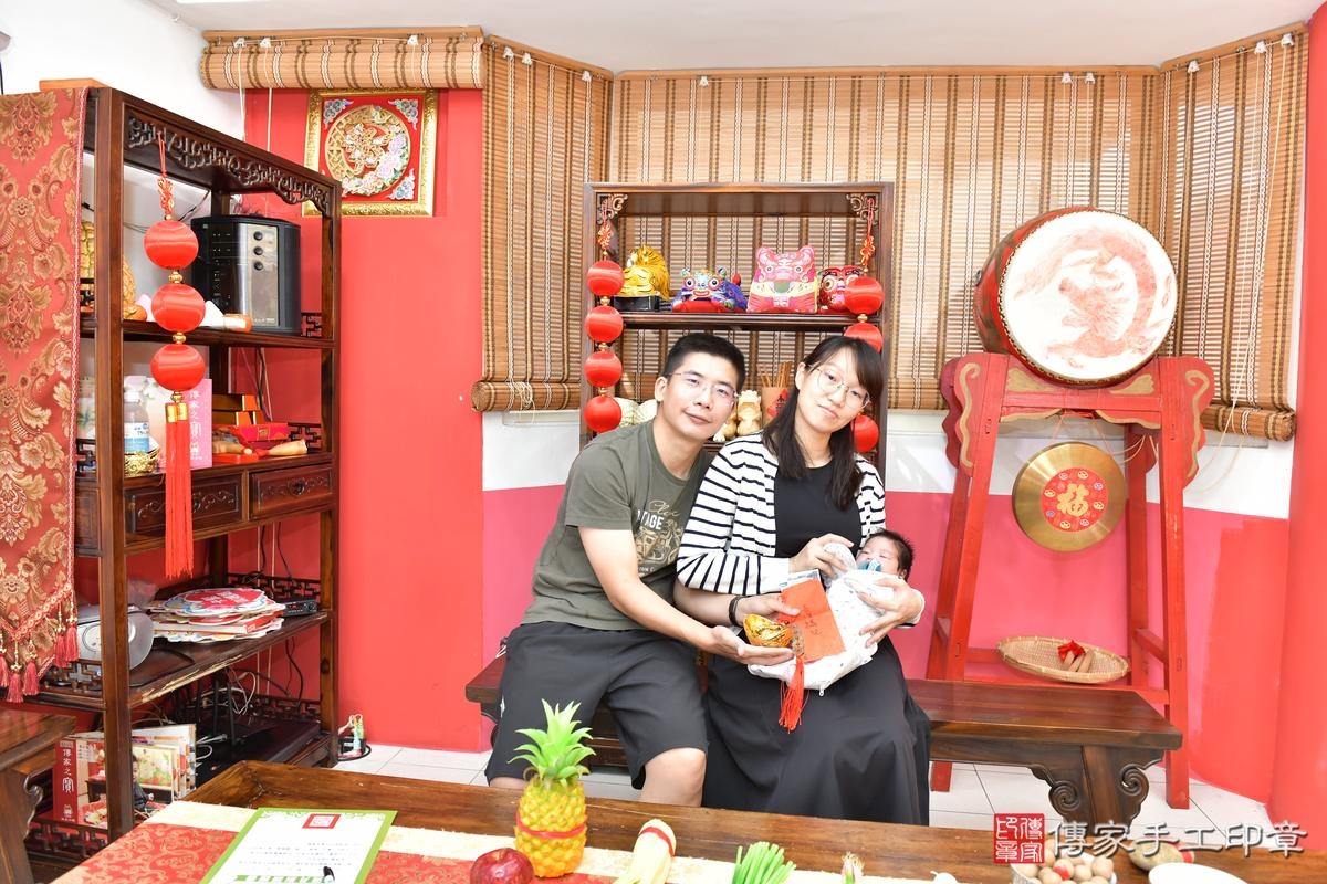 傳家手工印章高雄店、剃頭、滿月、剃胎毛、剃頭十禮、小旭寶寶、高雄市、拍照、生日快樂 傳家手工印章高雄店、剃頭、滿月、剃胎毛、剃頭十禮、小旭寶寶、高雄市、拍照、生日快樂