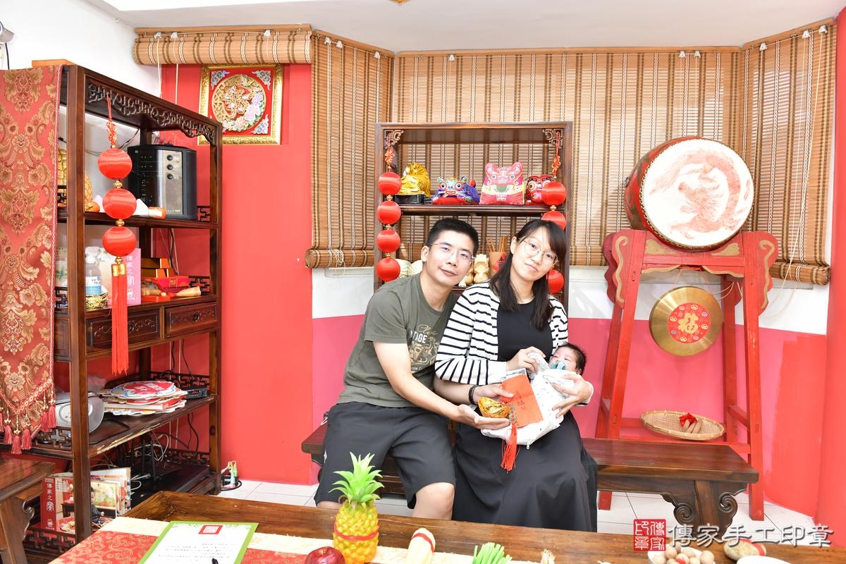 傳家手工印章高雄店、剃頭、滿月、剃胎毛、剃頭十禮、小旭寶寶、高雄市、拍照、生日快樂 傳家手工印章高雄店、剃頭、滿月、剃胎毛、剃頭十禮、小旭寶寶、高雄市、拍照、生日快樂