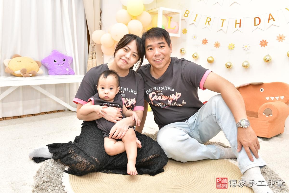 傳家手工印章高雄店、美式抓周、抓周道具、未來職業、滿周歲、小光寶寶、高雄市、拍照、生日快樂 傳家手工印章高雄店、美式抓周、抓周道具、未來職業、滿周歲、小光寶寶、高雄市、拍照、生日快樂