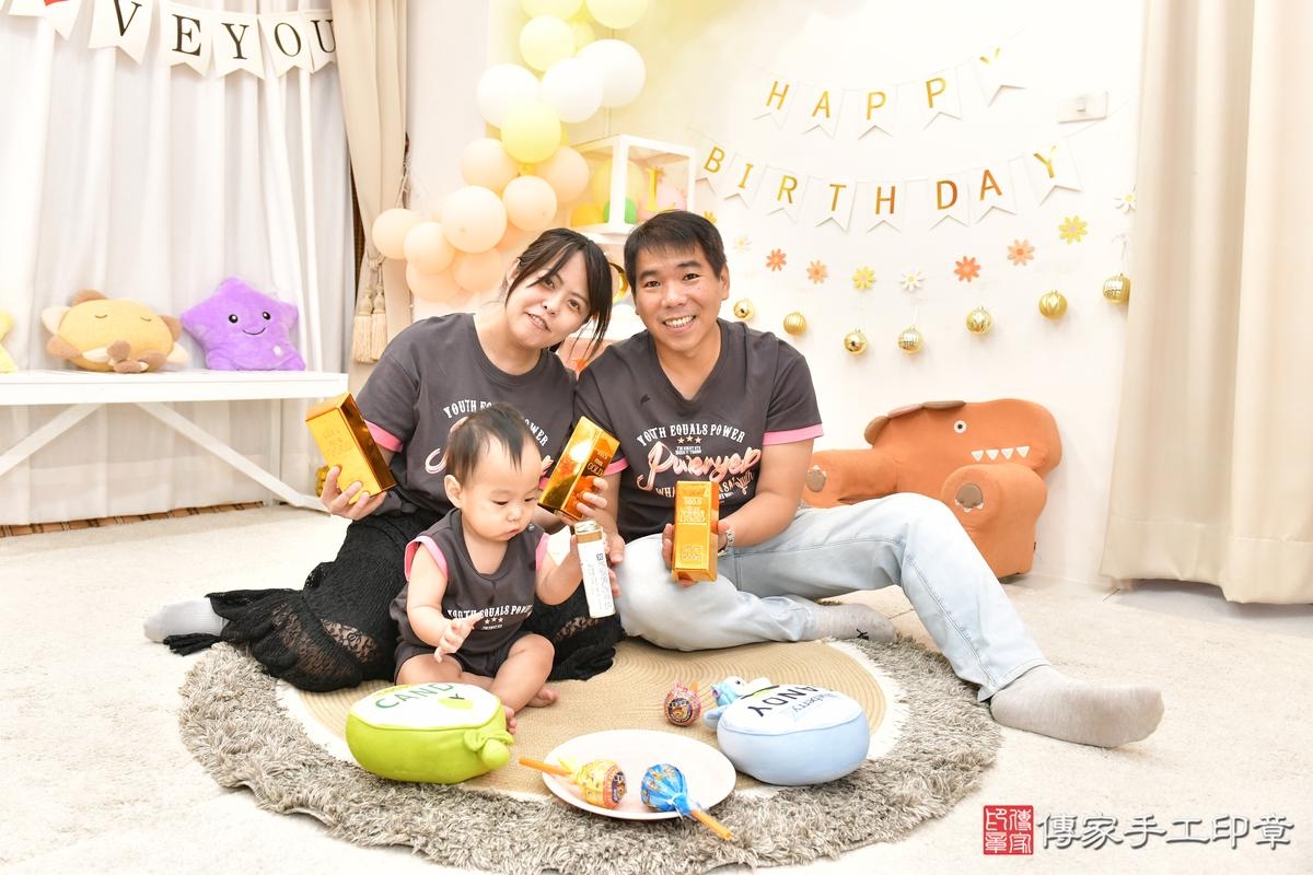 傳家手工印章高雄店、美式抓周、抓周道具、未來職業、滿周歲、小光寶寶、高雄市、拍照、生日快樂 傳家手工印章高雄店、美式抓周、抓周道具、未來職業、滿周歲、小光寶寶、高雄市、拍照、生日快樂