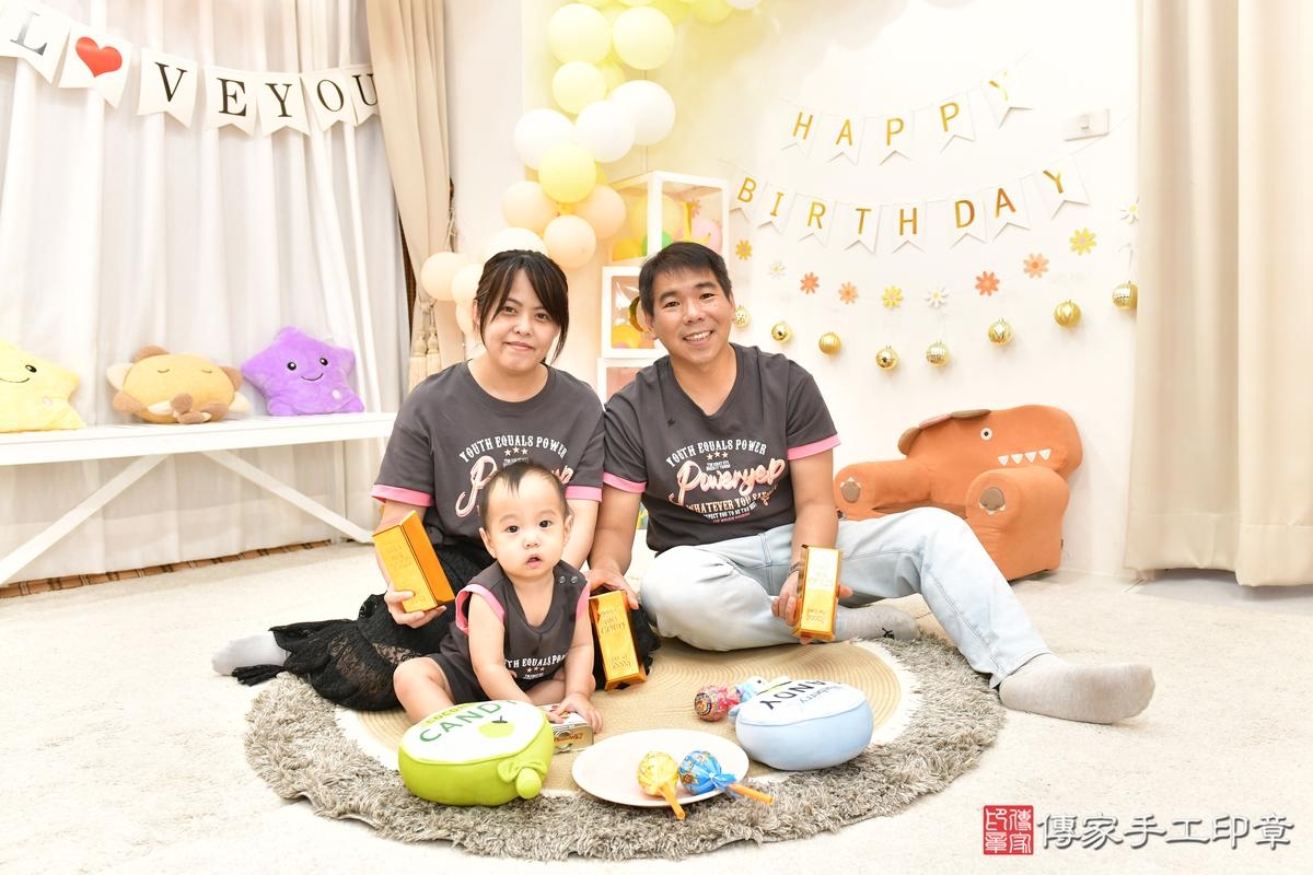 傳家手工印章高雄店、美式抓周、抓周道具、未來職業、滿周歲、小光寶寶、高雄市、拍照、生日快樂 傳家手工印章高雄店、美式抓周、抓周道具、未來職業、滿周歲、小光寶寶、高雄市、拍照、生日快樂