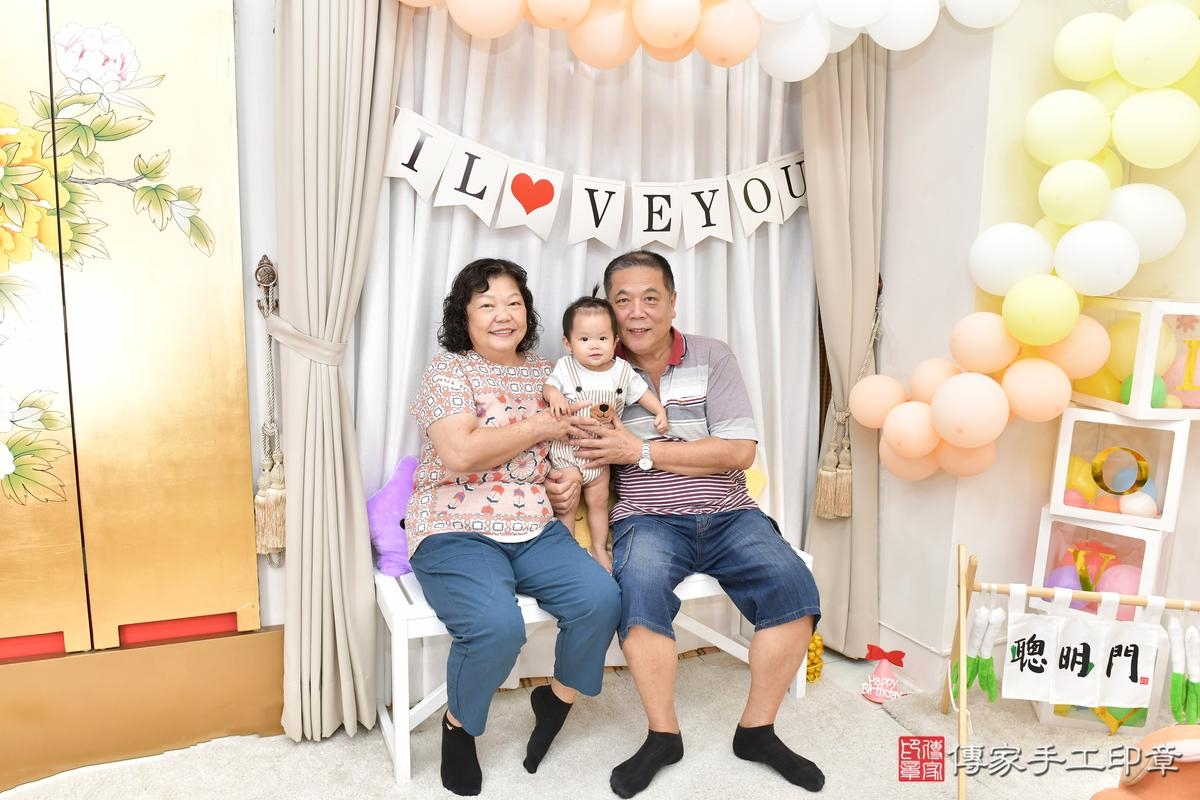 傳家手工印章高雄店、美式抓周、抓周道具、未來職業、滿周歲、媃媃寶寶、高雄市、拍照、生日快樂 傳家手工印章高雄店、美式抓周、抓周道具、未來職業、滿周歲、媃媃寶寶、高雄市、拍照、生日快樂