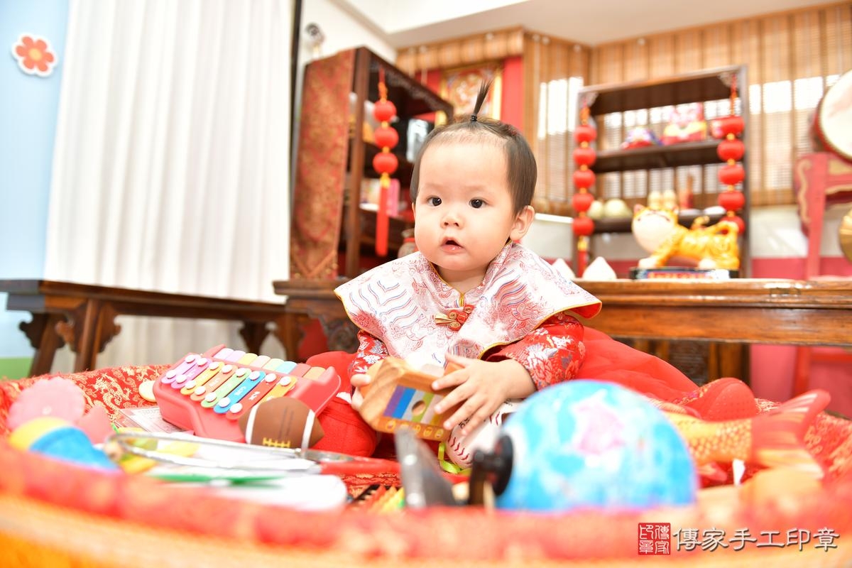 傳家手工印章高雄店、美式抓周、抓周道具、未來職業、滿周歲、媃媃寶寶、高雄市、拍照、生日快樂 傳家手工印章高雄店、美式抓周、抓周道具、未來職業、滿周歲、媃媃寶寶、高雄市、拍照、生日快樂