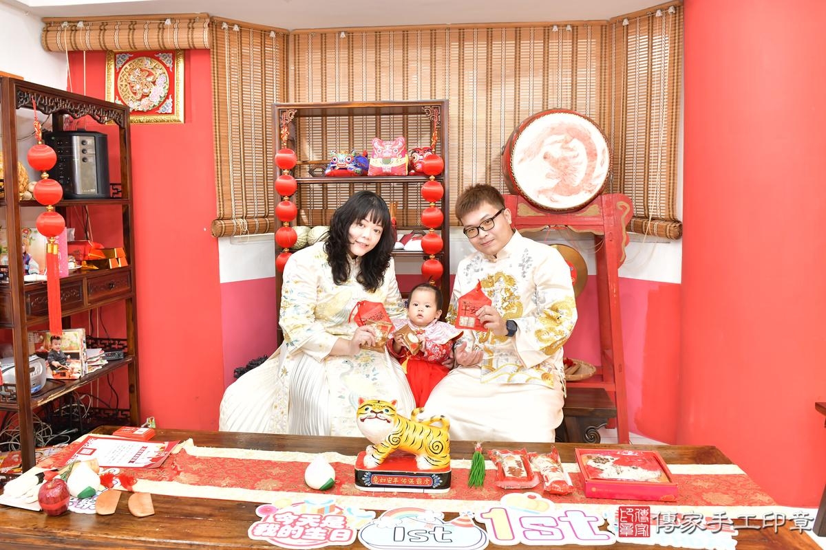 傳家手工印章高雄店、美式抓周、抓周道具、未來職業、滿周歲、媃媃寶寶、高雄市、拍照、生日快樂 傳家手工印章高雄店、美式抓周、抓周道具、未來職業、滿周歲、媃媃寶寶、高雄市、拍照、生日快樂