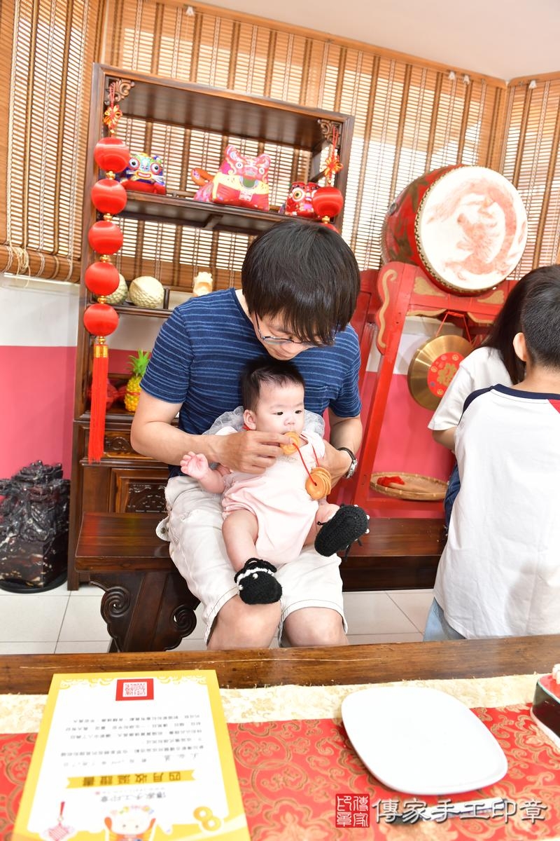 傳家手工印章高雄店、收涎、四個月、收涎餅、吉祥話、小蕗寶寶、高雄市、拍照、生日快樂 傳家手工印章高雄店、收涎、四個月、收涎餅、吉祥話、小蕗寶寶、高雄市、拍照、生日快樂