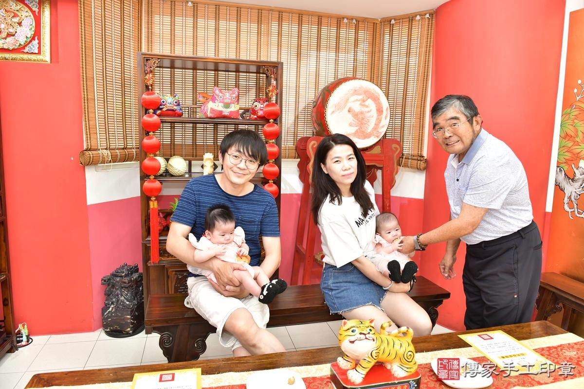 傳家手工印章高雄店、收涎、四個月、收涎餅、吉祥話、小蕗寶寶、高雄市、拍照、生日快樂 傳家手工印章高雄店、收涎、四個月、收涎餅、吉祥話、小蕗寶寶、高雄市、拍照、生日快樂