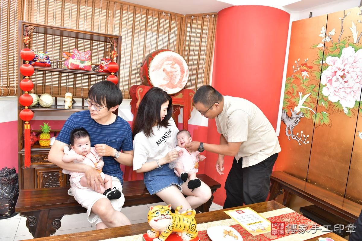傳家手工印章高雄店、收涎、四個月、收涎餅、吉祥話、小蕗寶寶、高雄市、拍照、生日快樂 傳家手工印章高雄店、收涎、四個月、收涎餅、吉祥話、小蕗寶寶、高雄市、拍照、生日快樂