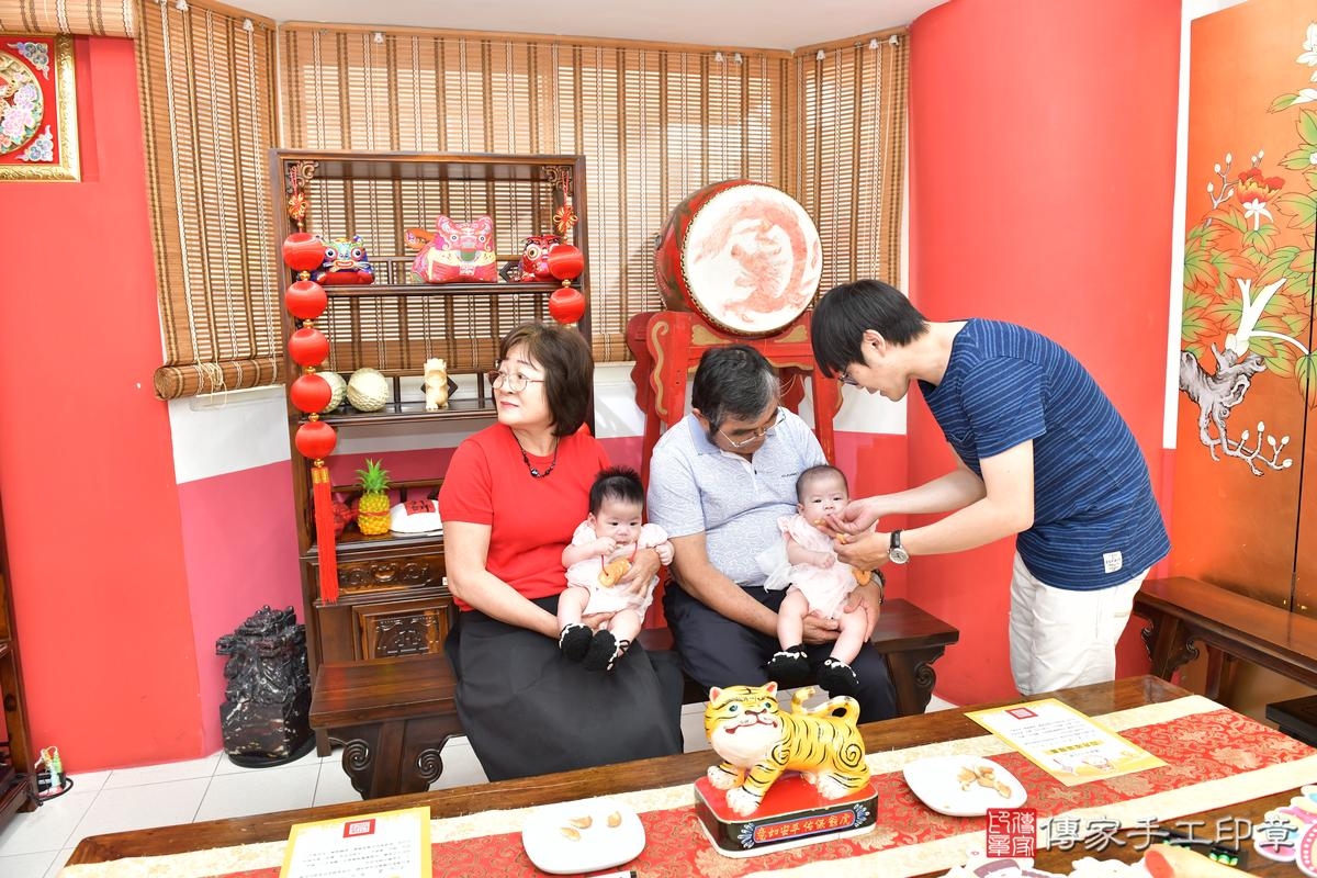 傳家手工印章高雄店、收涎、四個月、收涎餅、吉祥話、小蕗寶寶、高雄市、拍照、生日快樂 傳家手工印章高雄店、收涎、四個月、收涎餅、吉祥話、小蕗寶寶、高雄市、拍照、生日快樂