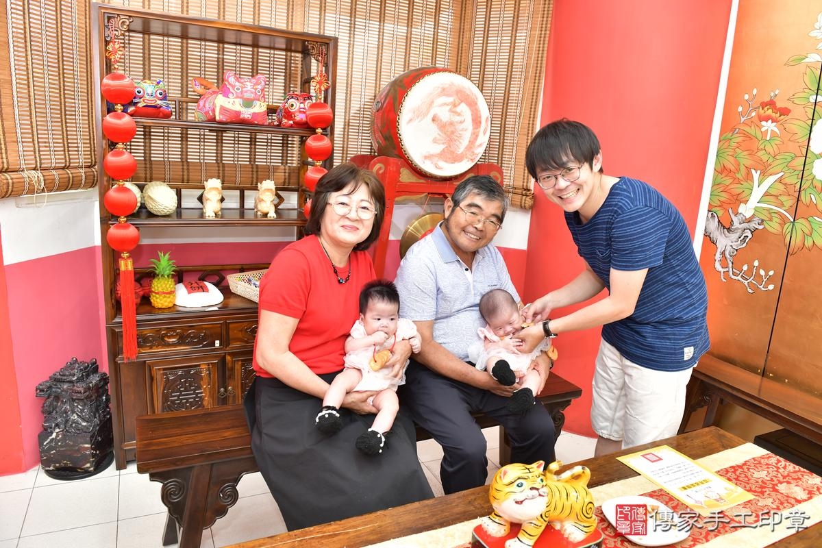 傳家手工印章高雄店、收涎、四個月、收涎餅、吉祥話、小蕗寶寶、高雄市、拍照、生日快樂 傳家手工印章高雄店、收涎、四個月、收涎餅、吉祥話、小蕗寶寶、高雄市、拍照、生日快樂