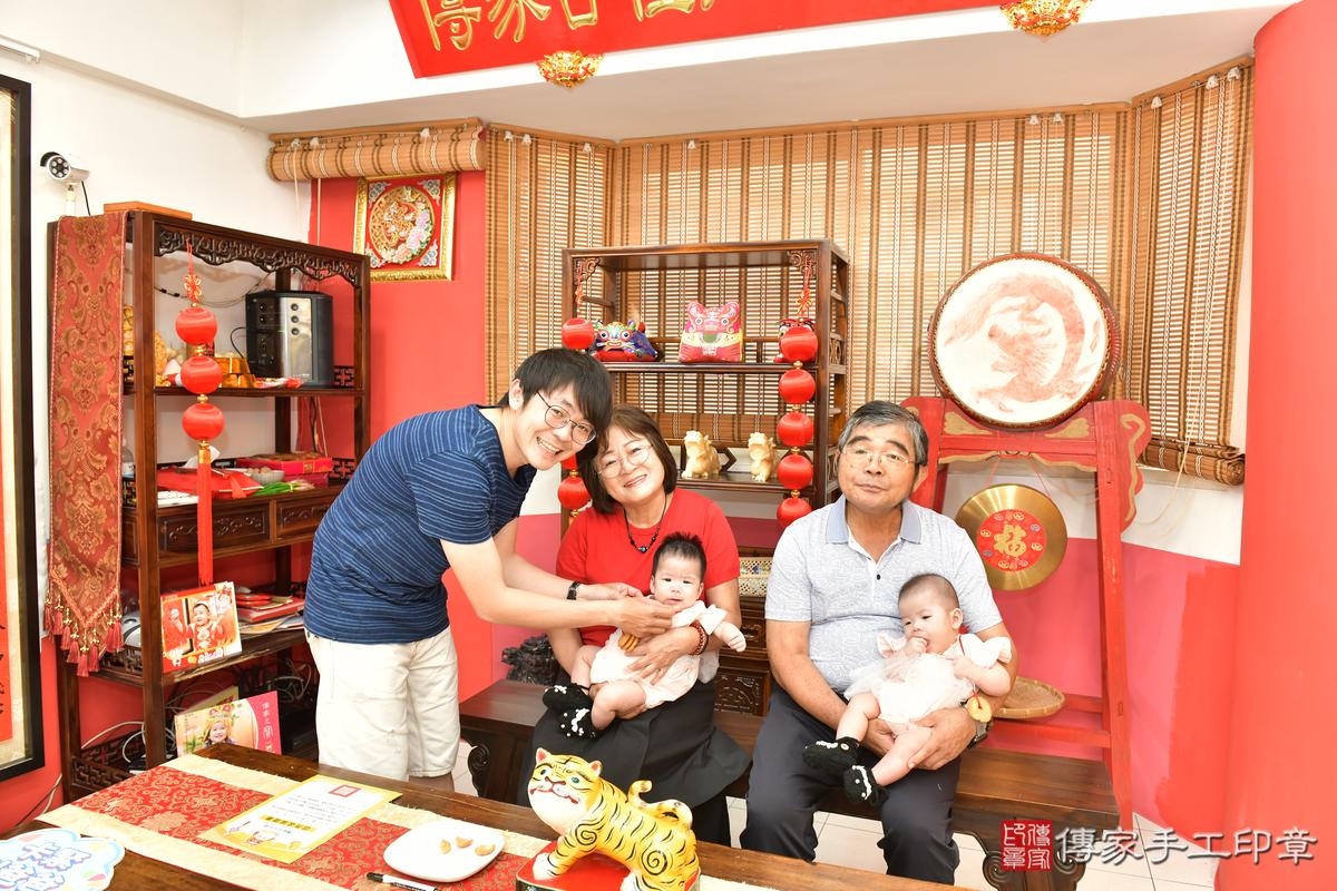 傳家手工印章高雄店、收涎、四個月、收涎餅、吉祥話、小蕗寶寶、高雄市、拍照、生日快樂 傳家手工印章高雄店、收涎、四個月、收涎餅、吉祥話、小蕗寶寶、高雄市、拍照、生日快樂