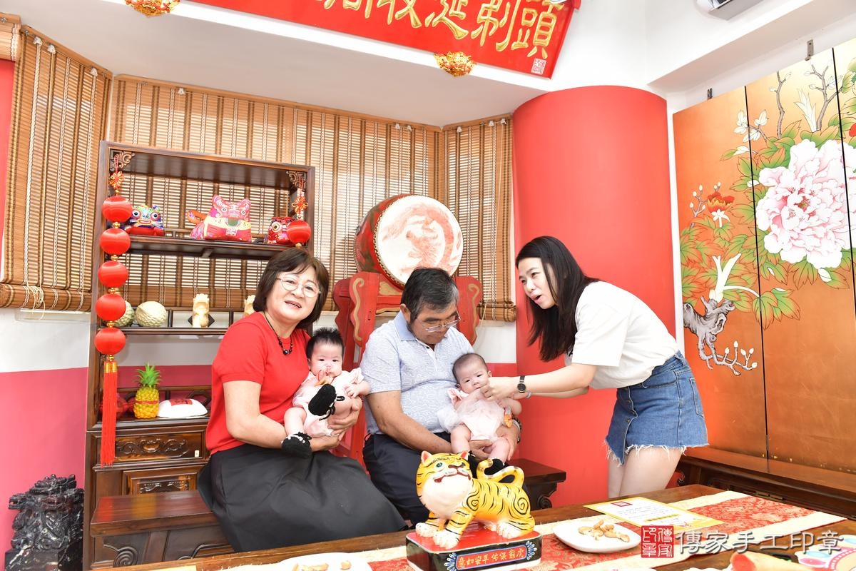 傳家手工印章高雄店、收涎、四個月、收涎餅、吉祥話、小蕗寶寶、高雄市、拍照、生日快樂 傳家手工印章高雄店、收涎、四個月、收涎餅、吉祥話、小蕗寶寶、高雄市、拍照、生日快樂