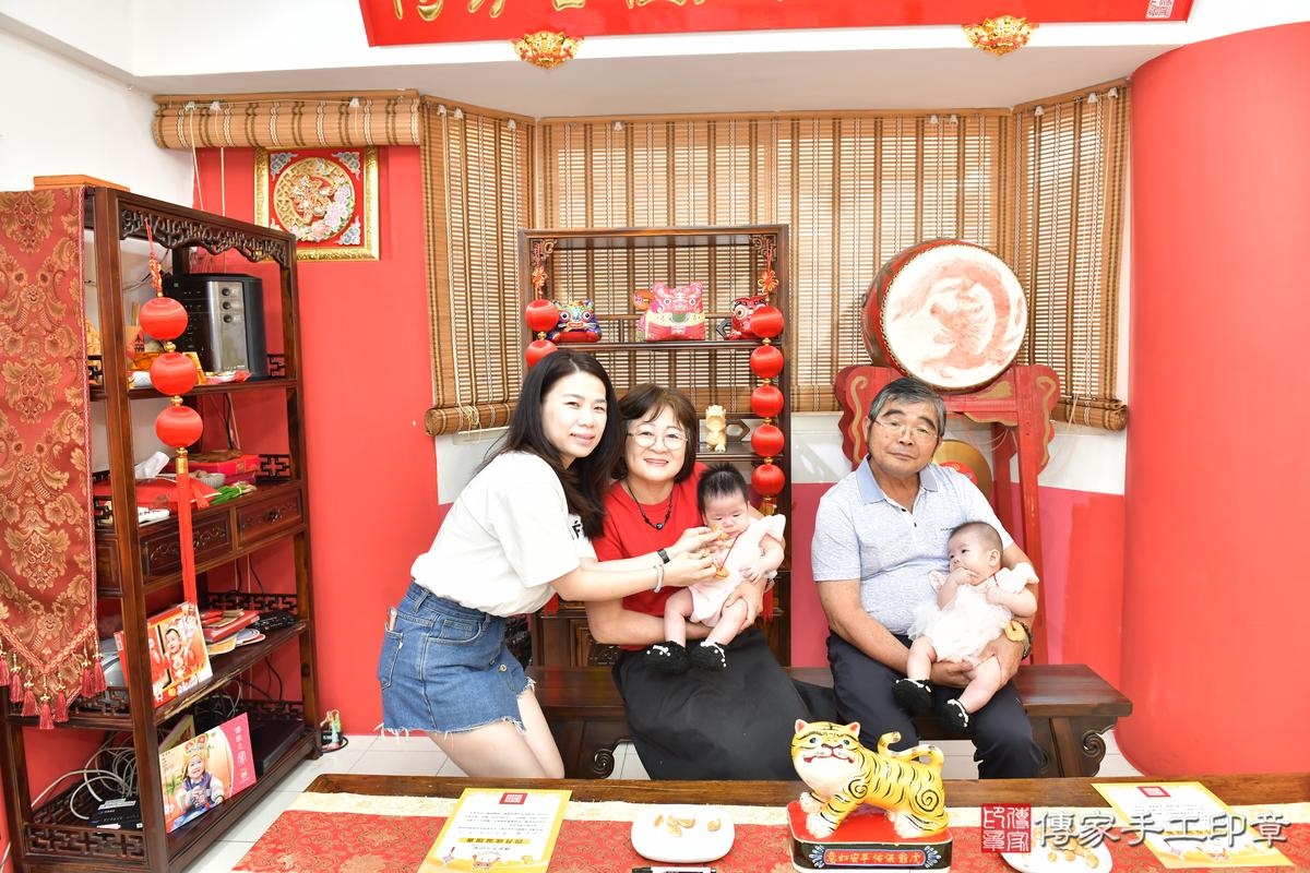 傳家手工印章高雄店、收涎、四個月、收涎餅、吉祥話、小蕗寶寶、高雄市、拍照、生日快樂 傳家手工印章高雄店、收涎、四個月、收涎餅、吉祥話、小蕗寶寶、高雄市、拍照、生日快樂