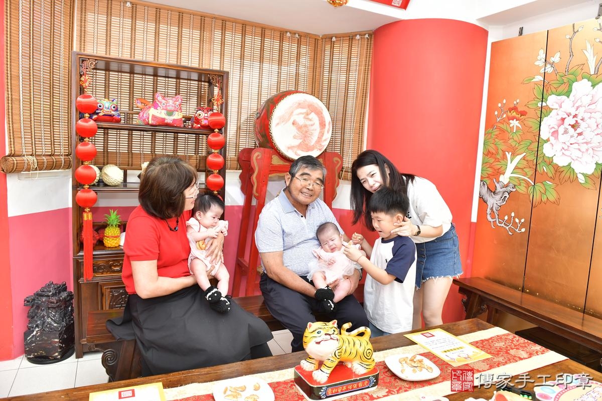 傳家手工印章高雄店、收涎、四個月、收涎餅、吉祥話、小蕗寶寶、高雄市、拍照、生日快樂 傳家手工印章高雄店、收涎、四個月、收涎餅、吉祥話、小蕗寶寶、高雄市、拍照、生日快樂