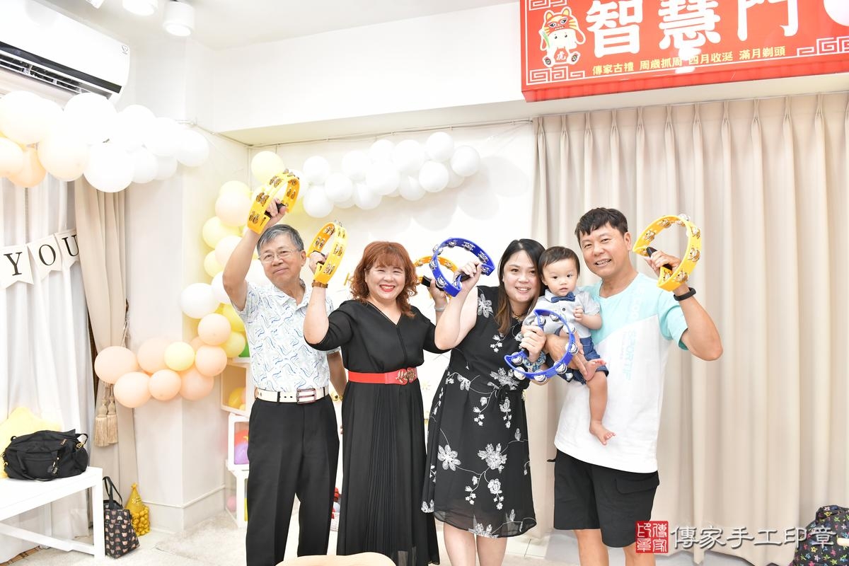 傳家手工印章高雄店、抓周、度晬、中國風會場、抓周道具物品、抓周證書、滿周歲、小淯寶寶、高雄市、拍照、生日快樂 傳家手工印章高雄店、抓周、度晬、中國風會場、抓周道具物品、抓周證書、滿周歲、小淯寶寶、高雄市、拍照、生日快樂