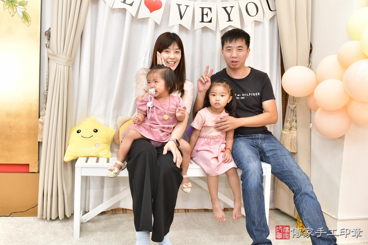 傳家手工印章高雄店、抓周、度晬、中國風會場、抓周道具物品、抓周證書、滿周歲、小霈寶寶、高雄市、拍照、生日快樂