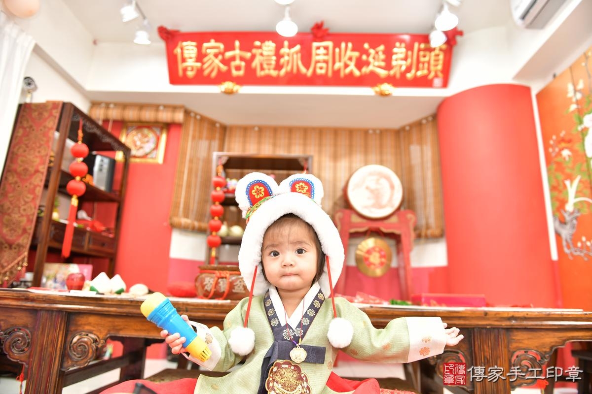 傳家手工印章高雄店、抓周、度晬、中國風會場、抓周道具物品、抓周證書、滿周歲、小霈寶寶、高雄市、拍照、生日快樂