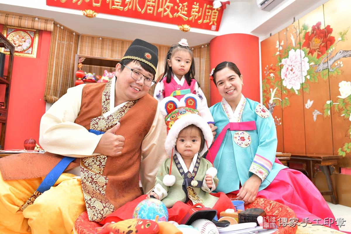 傳家手工印章高雄店、抓周、度晬、中國風會場、抓周道具物品、抓周證書、滿周歲、小霈寶寶、高雄市、拍照、生日快樂