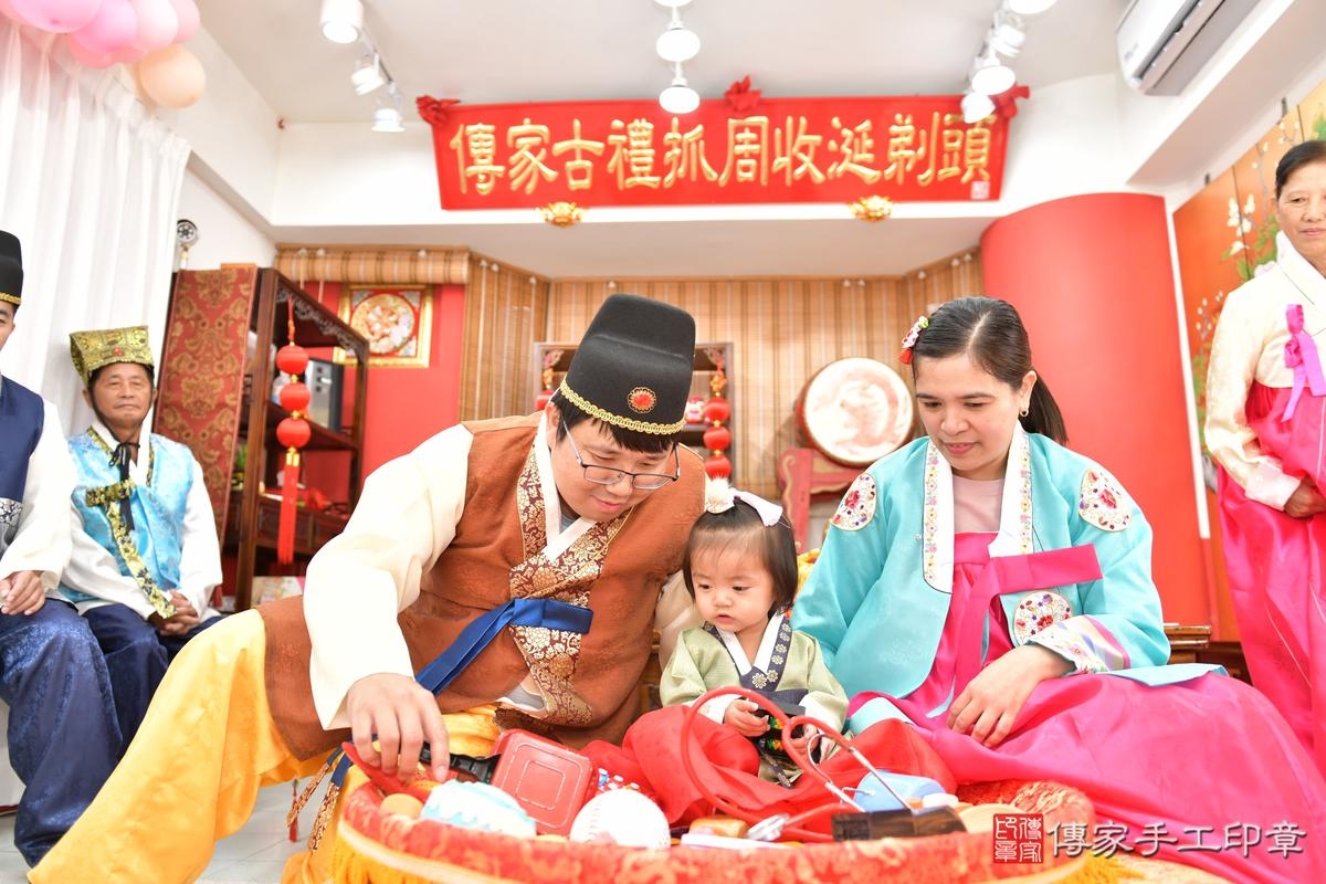 傳家手工印章高雄店、抓周、度晬、中國風會場、抓周道具物品、抓周證書、滿周歲、小霈寶寶、高雄市、拍照、生日快樂