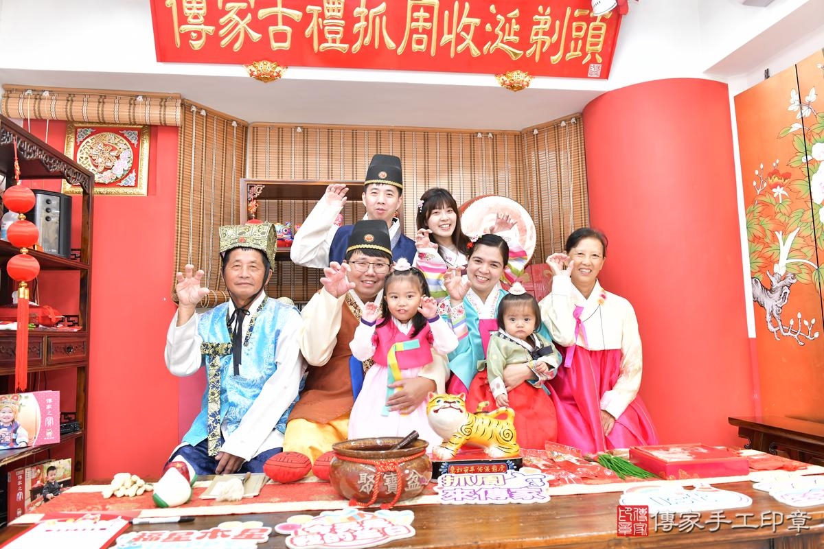 傳家手工印章高雄店、抓周、度晬、中國風會場、抓周道具物品、抓周證書、滿周歲、小霈寶寶、高雄市、拍照、生日快樂