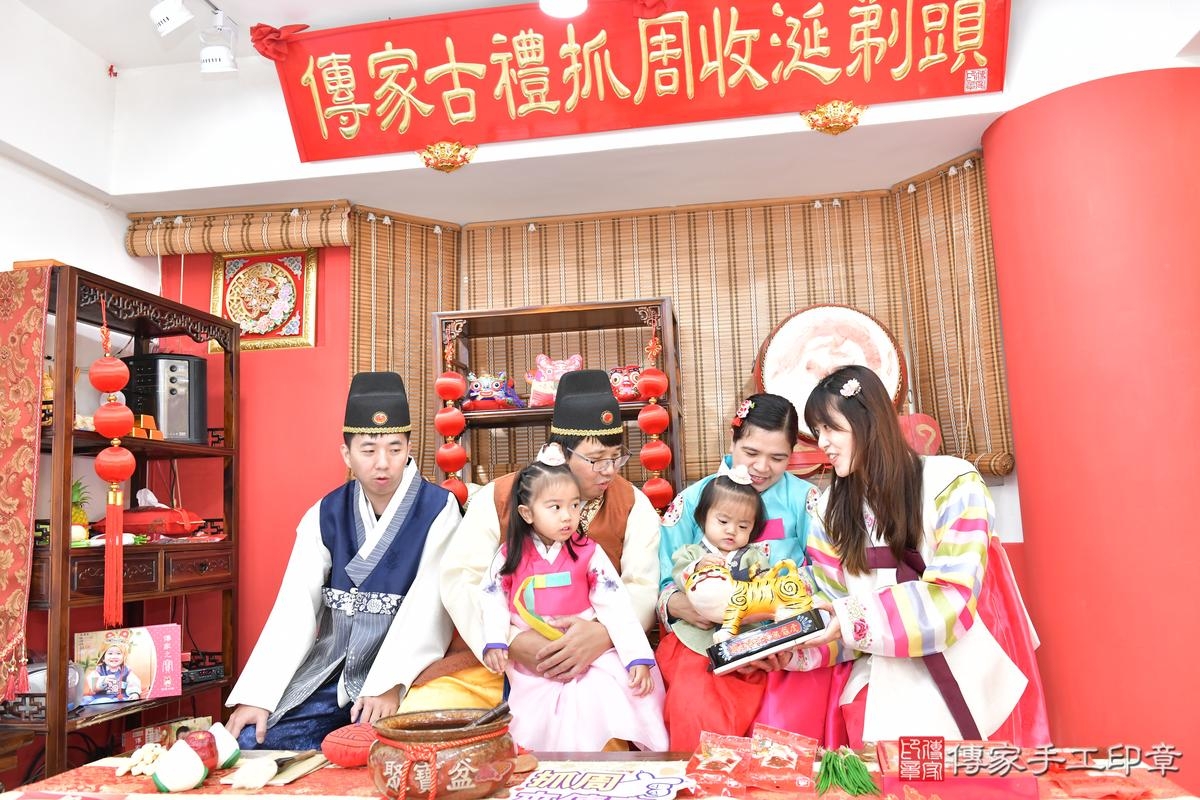 傳家手工印章高雄店、抓周、度晬、中國風會場、抓周道具物品、抓周證書、滿周歲、小霈寶寶、高雄市、拍照、生日快樂