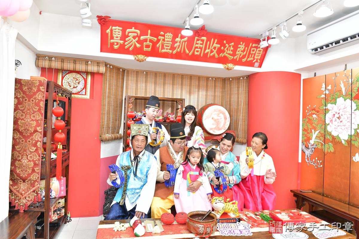 傳家手工印章高雄店、抓周、度晬、中國風會場、抓周道具物品、抓周證書、滿周歲、小霈寶寶、高雄市、拍照、生日快樂