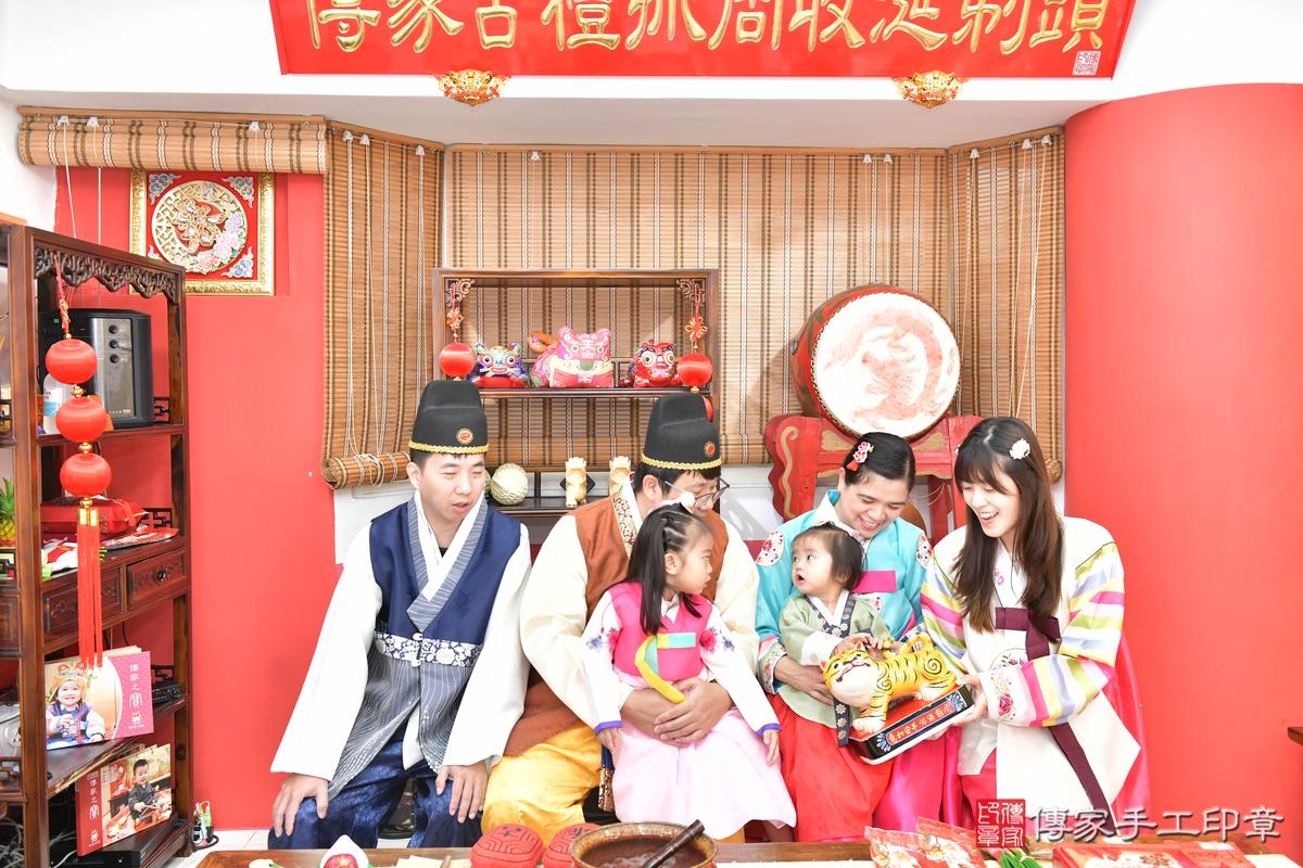 傳家手工印章高雄店、抓周、度晬、中國風會場、抓周道具物品、抓周證書、滿周歲、小霈寶寶、高雄市、拍照、生日快樂
