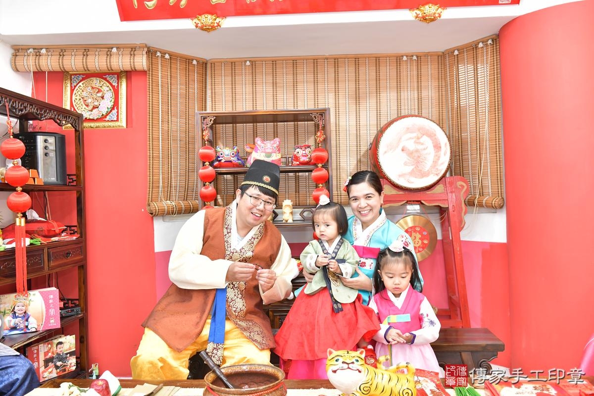 傳家手工印章高雄店、抓周、度晬、中國風會場、抓周道具物品、抓周證書、滿周歲、小霈寶寶、高雄市、拍照、生日快樂