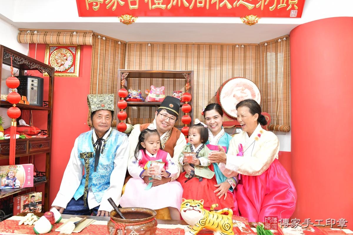 傳家手工印章高雄店、抓周、度晬、中國風會場、抓周道具物品、抓周證書、滿周歲、小霈寶寶、高雄市、拍照、生日快樂