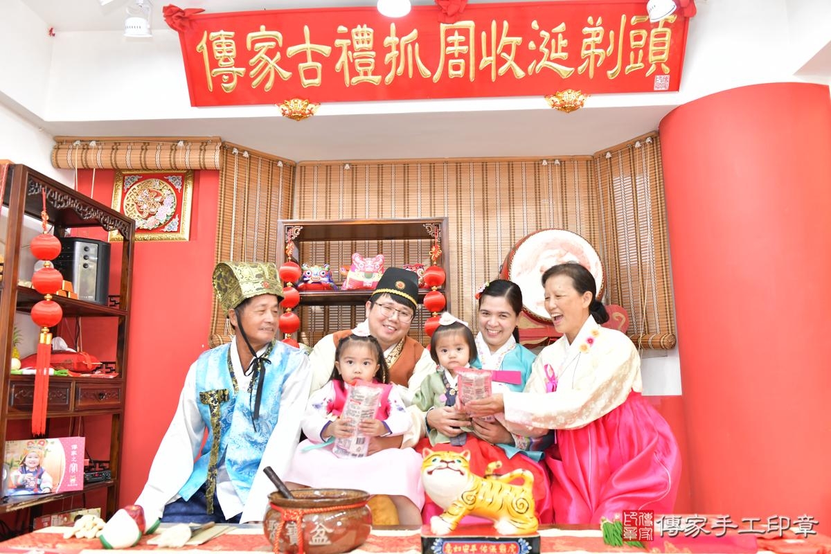 傳家手工印章高雄店、抓周、度晬、中國風會場、抓周道具物品、抓周證書、滿周歲、小霈寶寶、高雄市、拍照、生日快樂