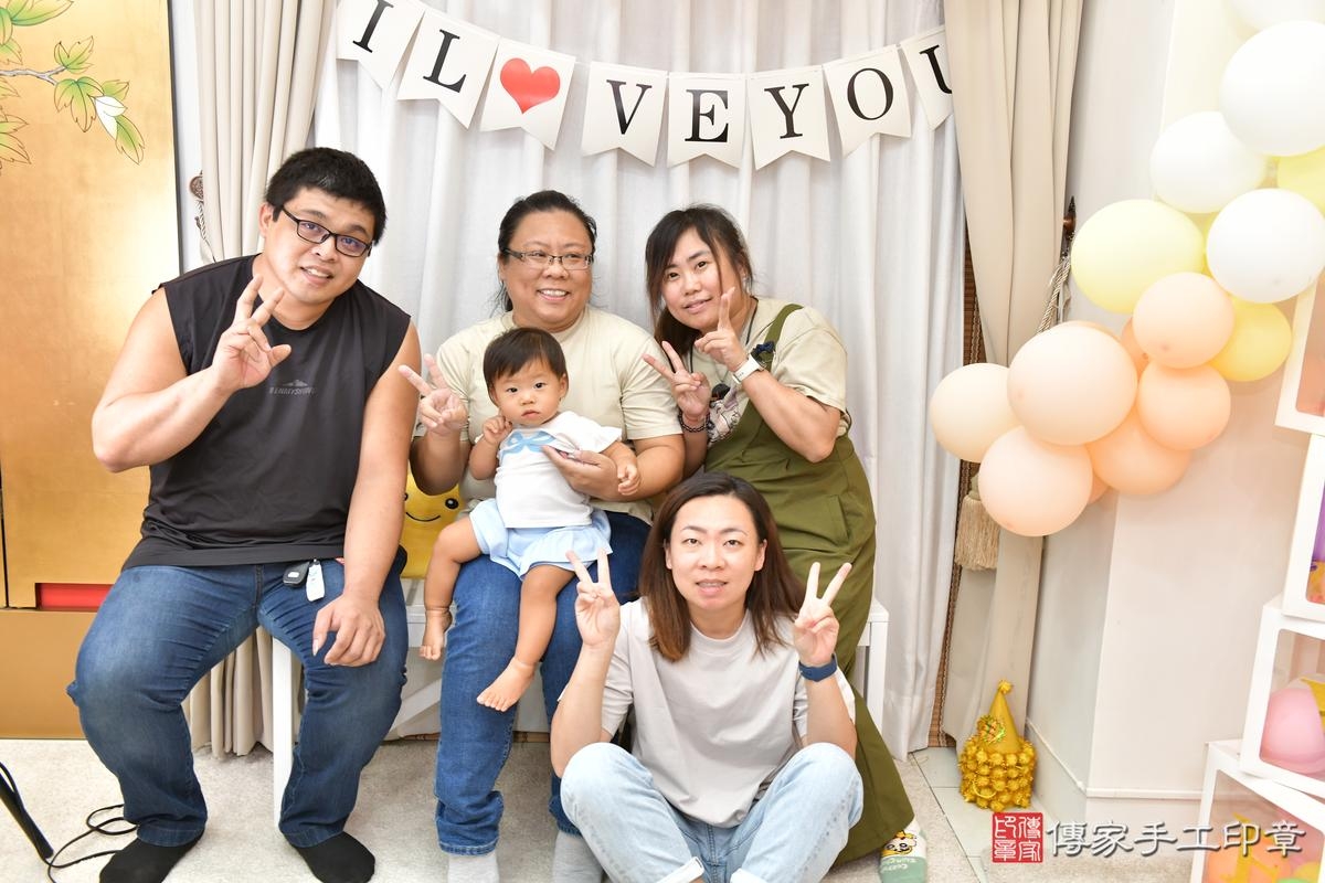 傳家手工印章高雄店、抓周、度晬、中國風會場、抓周道具物品、抓周證書、滿周歲、茹茹寶寶、高雄市、拍照、生日快樂 傳家手工印章高雄店、抓周、度晬、中國風會場、抓周道具物品、抓周證書、滿周歲、茹茹寶寶、高雄市、拍照、生日快樂