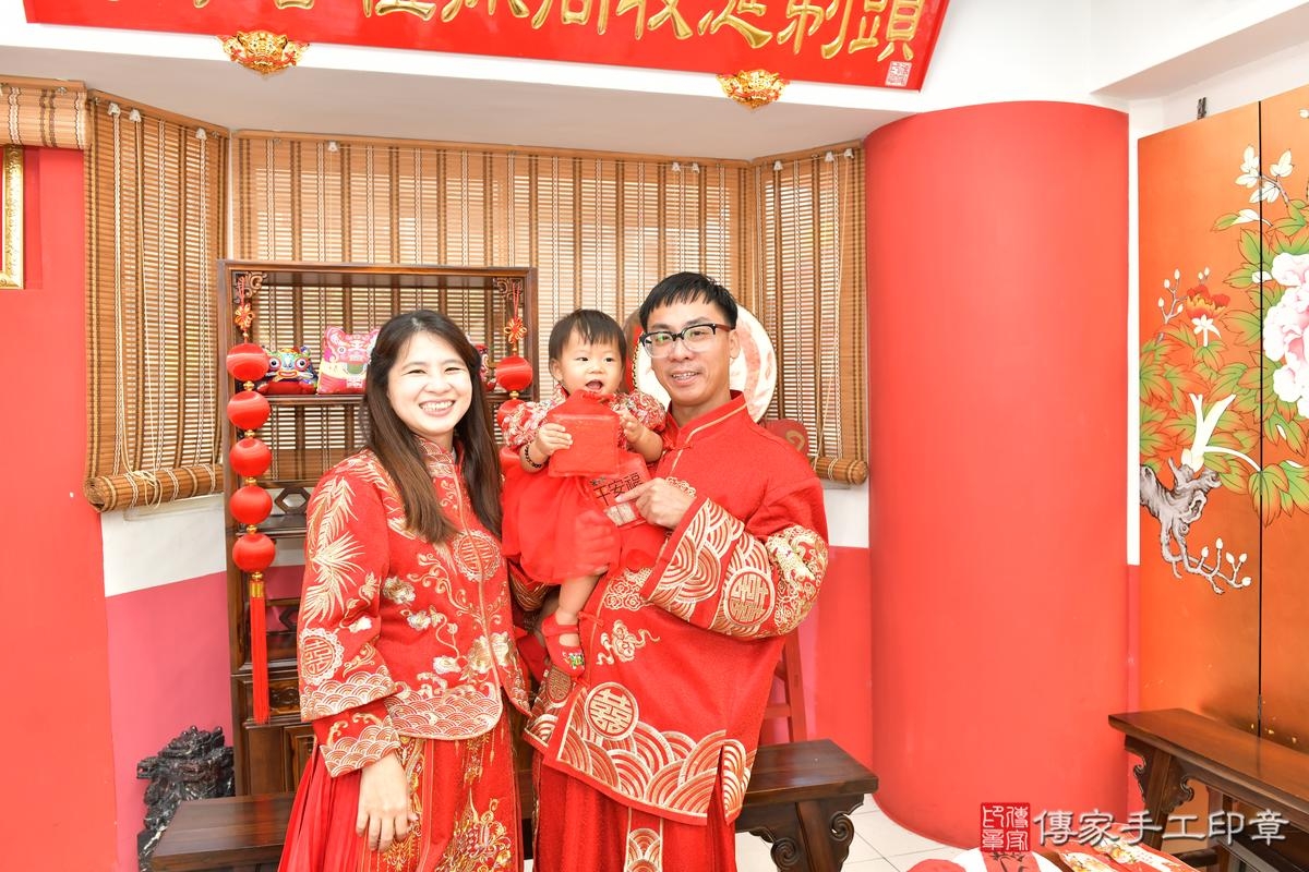 傳家手工印章高雄店、抓周、度晬、中國風會場、抓周道具物品、抓周證書、滿周歲、茹茹寶寶、高雄市、拍照、生日快樂 傳家手工印章高雄店、抓周、度晬、中國風會場、抓周道具物品、抓周證書、滿周歲、茹茹寶寶、高雄市、拍照、生日快樂