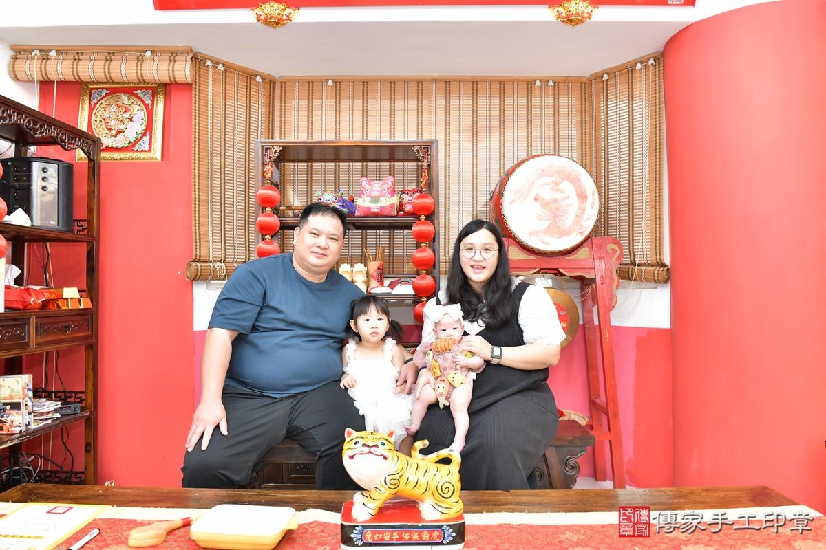 傳家手工印章高雄店、收涎、四個月、收涎餅、吉祥話、小緹寶寶、高雄市、拍照、生日快樂 傳家手工印章高雄店、收涎、四個月、收涎餅、吉祥話、小緹寶寶、高雄市、拍照、生日快樂