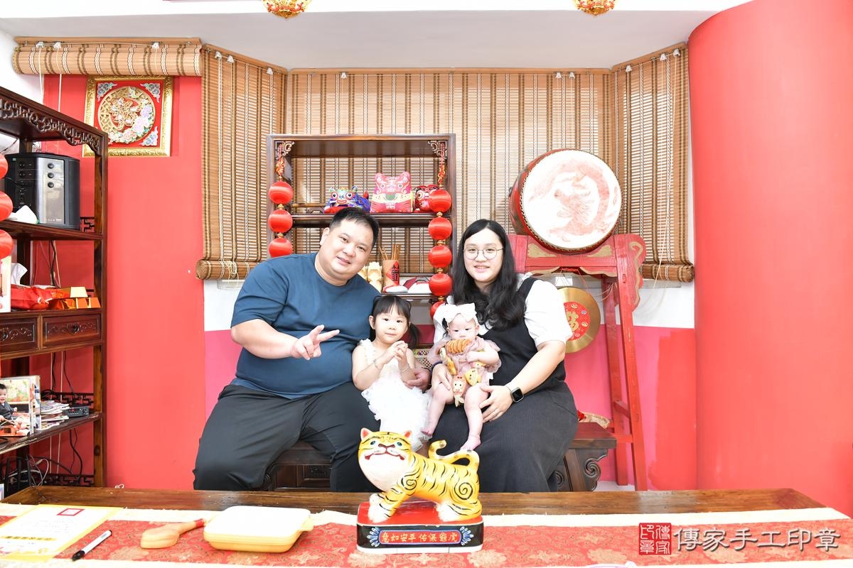 傳家手工印章高雄店、收涎、四個月、收涎餅、吉祥話、小緹寶寶、高雄市、拍照、生日快樂 傳家手工印章高雄店、收涎、四個月、收涎餅、吉祥話、小緹寶寶、高雄市、拍照、生日快樂