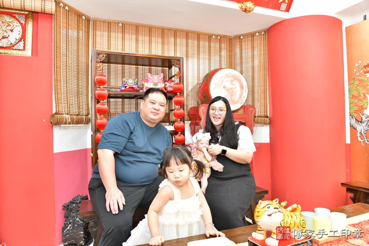 傳家手工印章高雄店、收涎、四個月、收涎餅、吉祥話、小緹寶寶、高雄市、拍照、生日快樂 傳家手工印章高雄店、收涎、四個月、收涎餅、吉祥話、小緹寶寶、高雄市、拍照、生日快樂