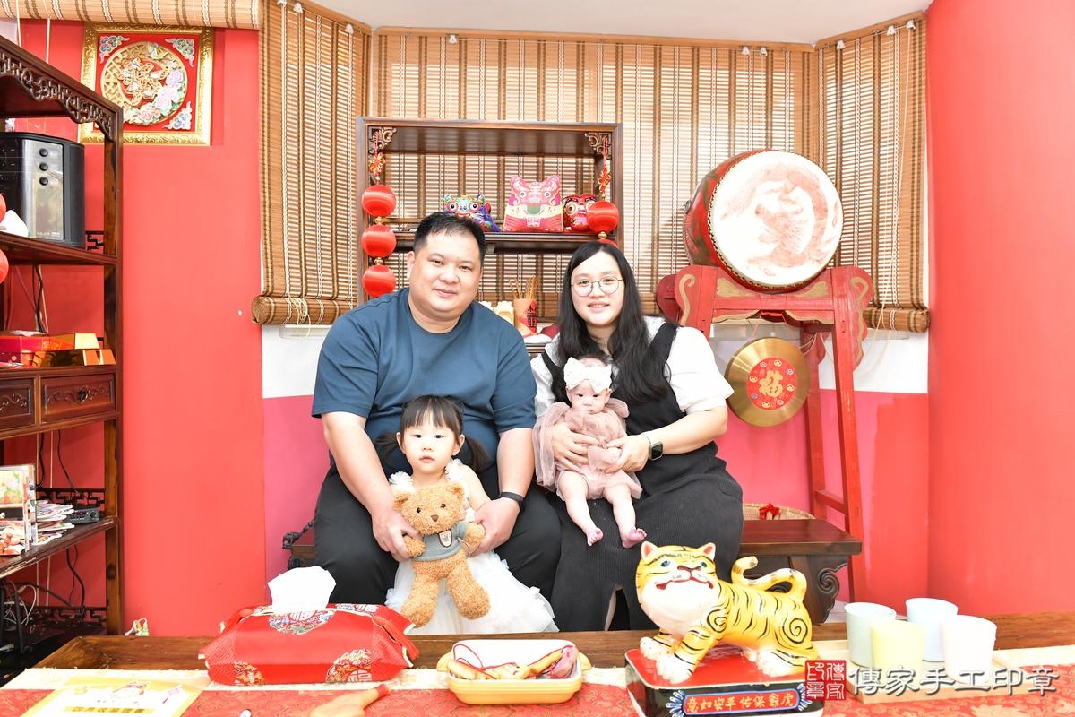 傳家手工印章高雄店、收涎、四個月、收涎餅、吉祥話、小緹寶寶、高雄市、拍照、生日快樂 傳家手工印章高雄店、收涎、四個月、收涎餅、吉祥話、小緹寶寶、高雄市、拍照、生日快樂