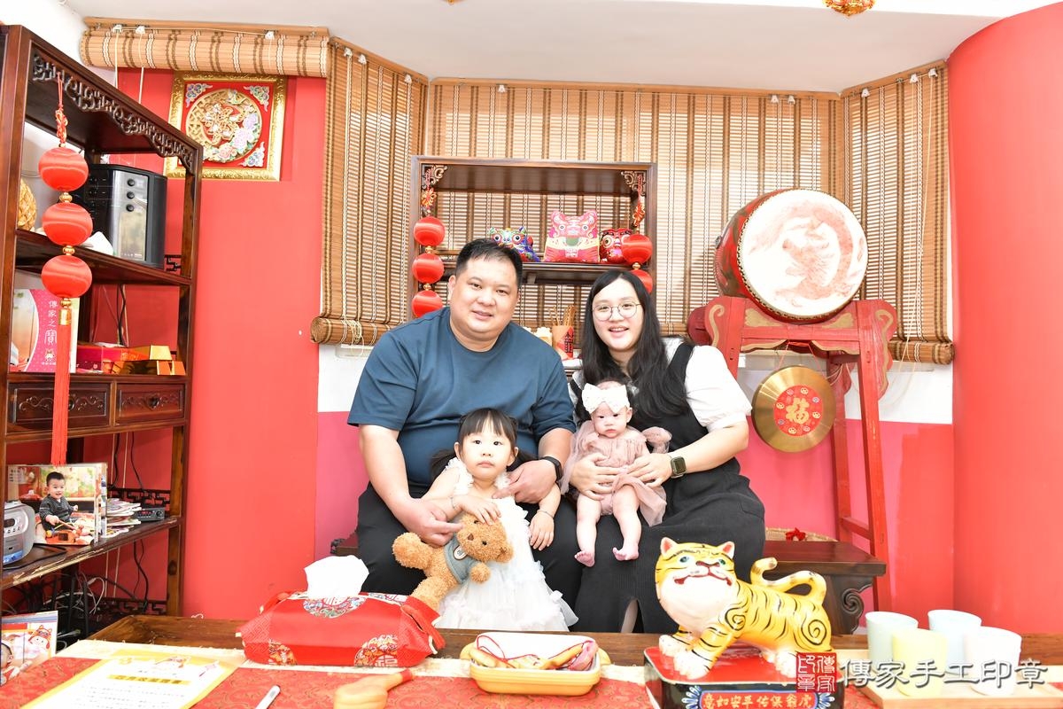 傳家手工印章高雄店、收涎、四個月、收涎餅、吉祥話、小緹寶寶、高雄市、拍照、生日快樂 傳家手工印章高雄店、收涎、四個月、收涎餅、吉祥話、小緹寶寶、高雄市、拍照、生日快樂