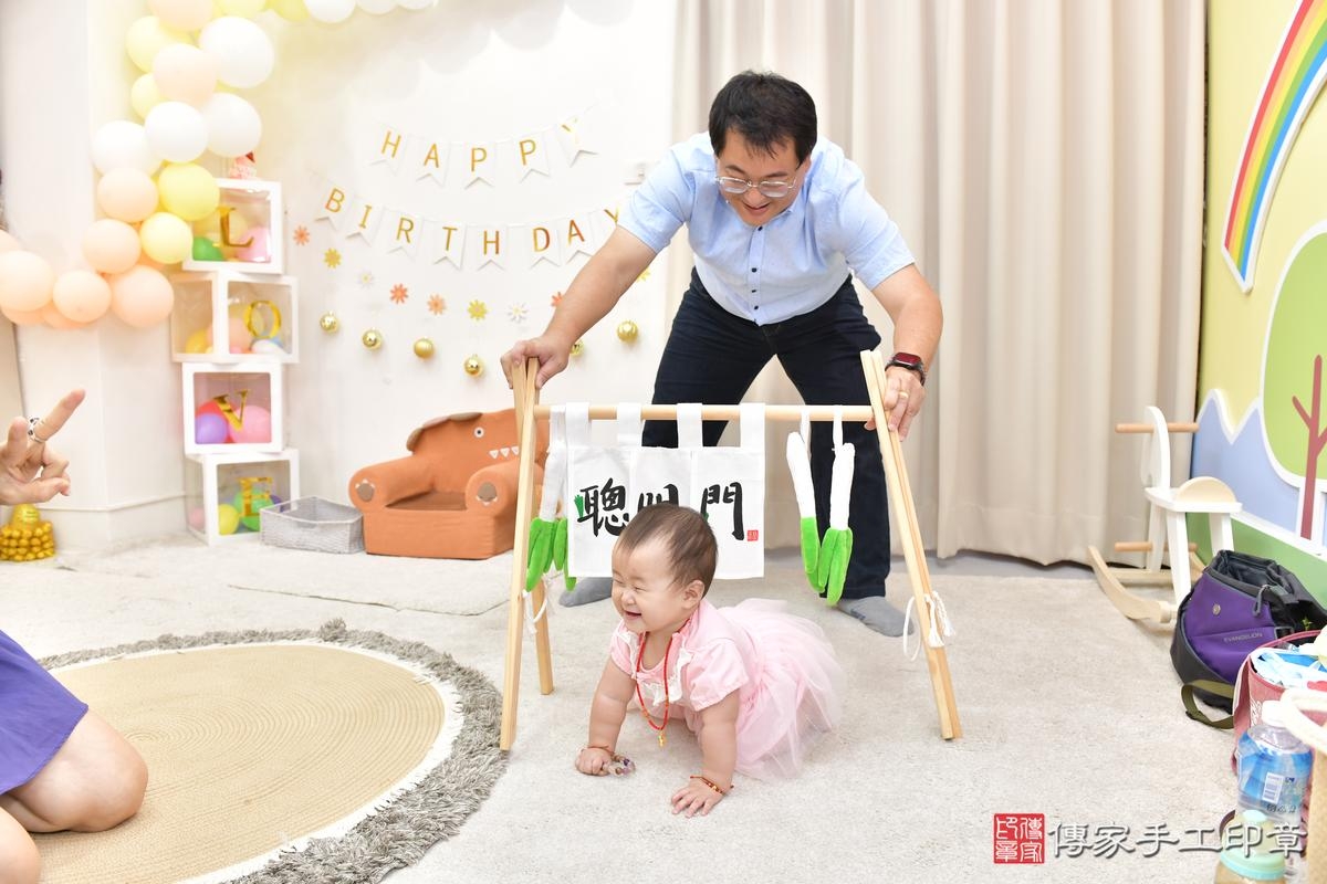傳家手工印章高雄店、抓周、度晬、中國風會場、抓周道具物品、抓周證書、滿周歲、郁郁寶寶、高雄市、拍照、生日快樂