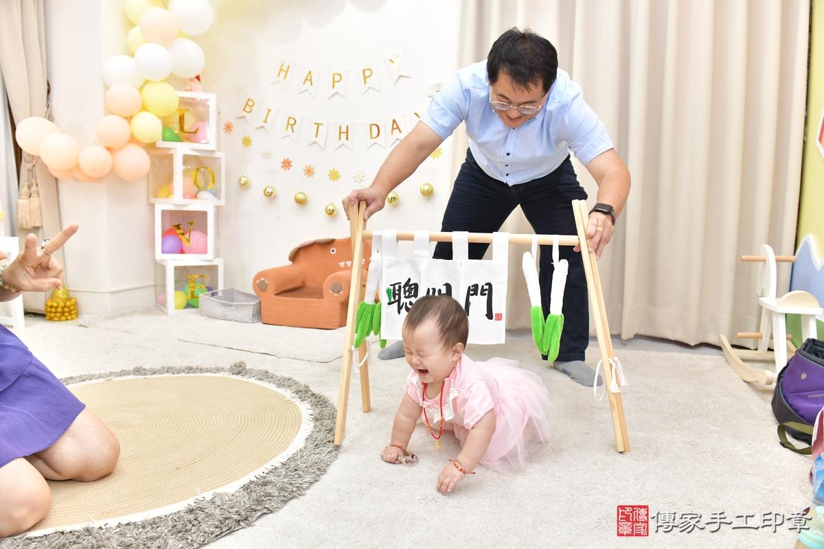 傳家手工印章高雄店、抓周、度晬、中國風會場、抓周道具物品、抓周證書、滿周歲、郁郁寶寶、高雄市、拍照、生日快樂