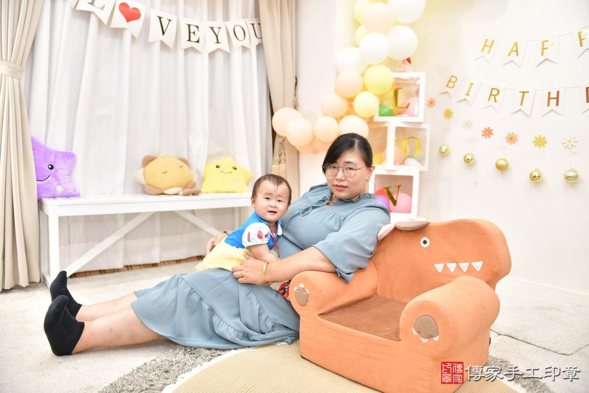 傳家手工印章高雄店、抓周、度晬、中國風會場、抓周道具物品、抓周證書、滿周歲、郁郁寶寶、高雄市、拍照、生日快樂