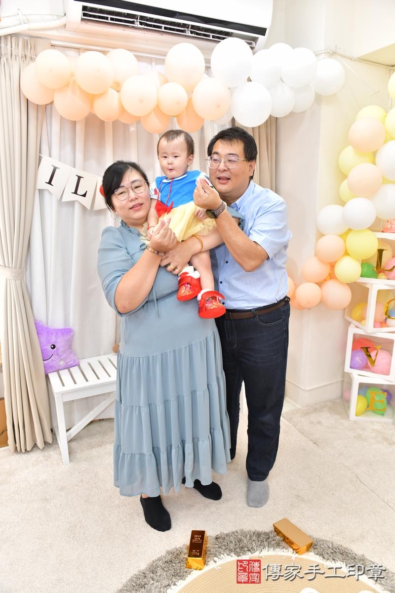 傳家手工印章高雄店、抓周、度晬、中國風會場、抓周道具物品、抓周證書、滿周歲、郁郁寶寶、高雄市、拍照、生日快樂