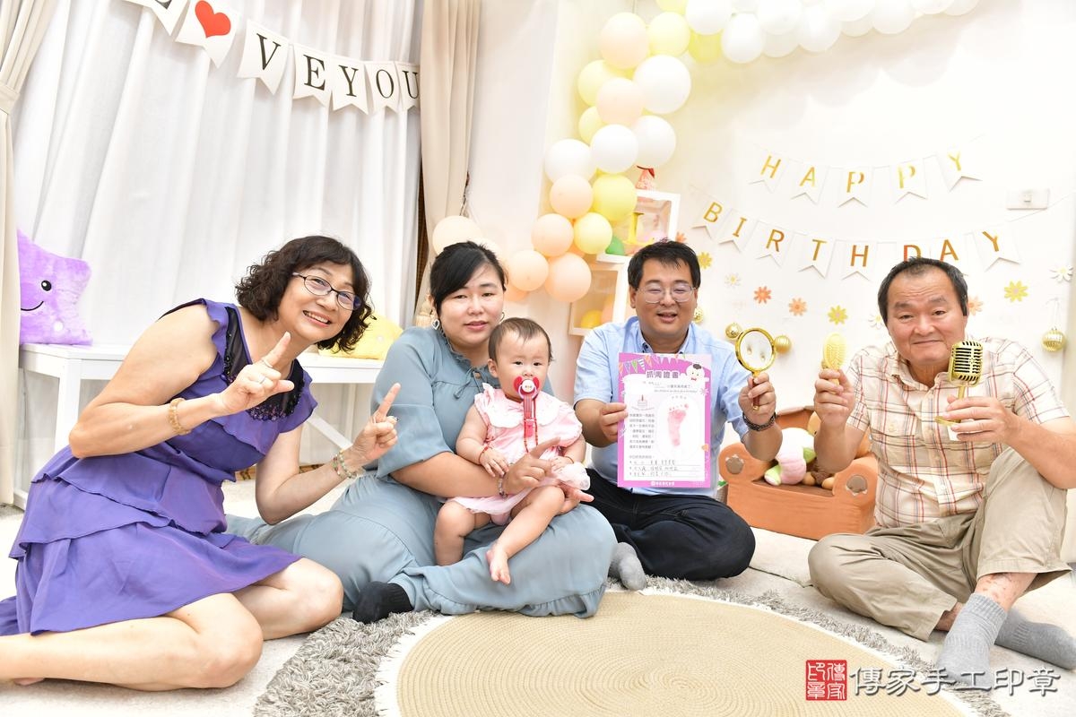 傳家手工印章高雄店、抓周、度晬、中國風會場、抓周道具物品、抓周證書、滿周歲、郁郁寶寶、高雄市、拍照、生日快樂