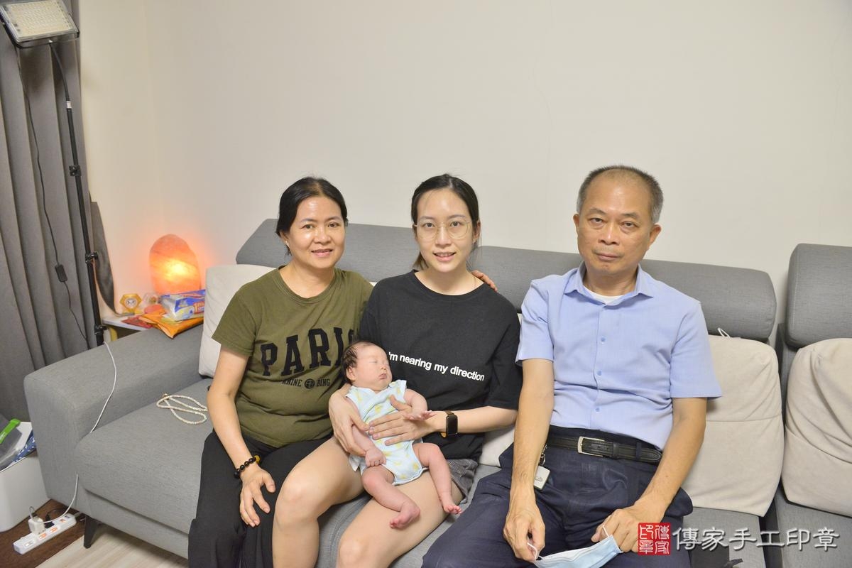 傳家手工印章高雄店、剃頭、滿月、剃胎毛、剃頭十禮、晴晴寶寶、高雄市、拍照、生日快樂 傳家手工印章高雄店、剃頭、滿月、剃胎毛、剃頭十禮、晴晴寶寶、高雄市、拍照、生日快樂