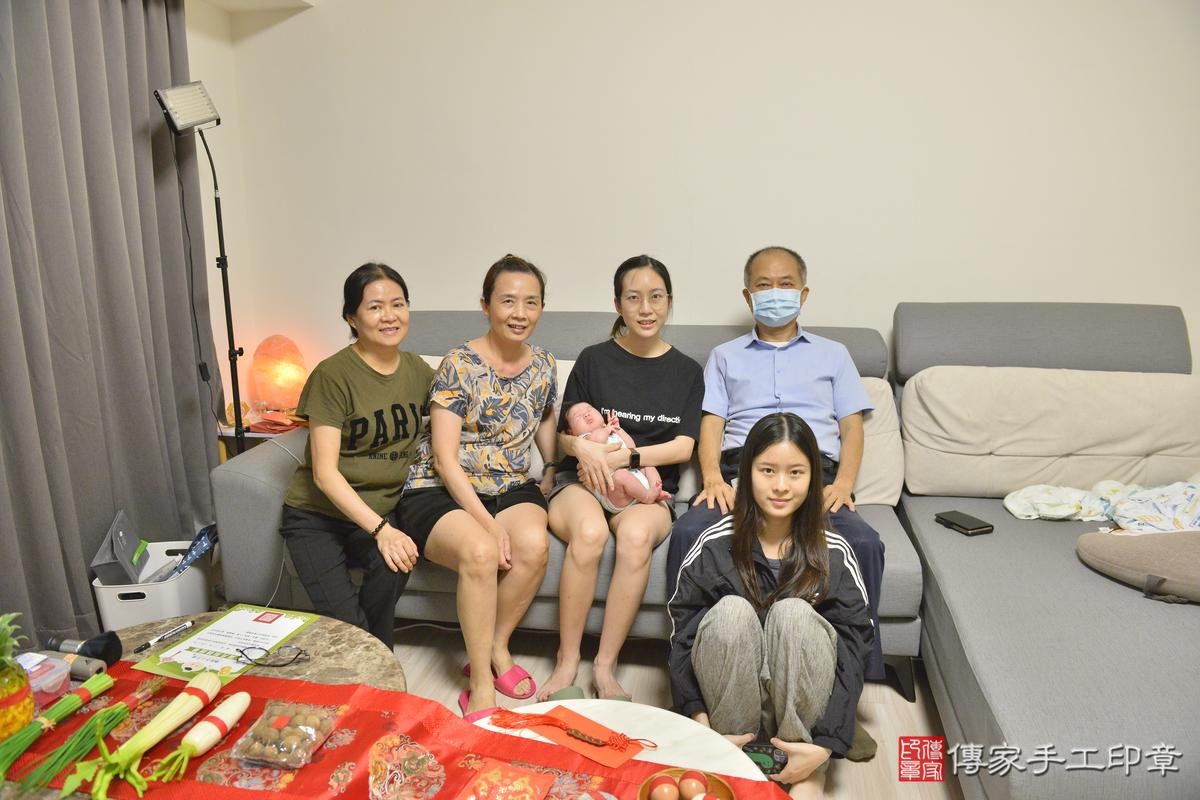 傳家手工印章高雄店、剃頭、滿月、剃胎毛、剃頭十禮、晴晴寶寶、高雄市、拍照、生日快樂 傳家手工印章高雄店、剃頭、滿月、剃胎毛、剃頭十禮、晴晴寶寶、高雄市、拍照、生日快樂