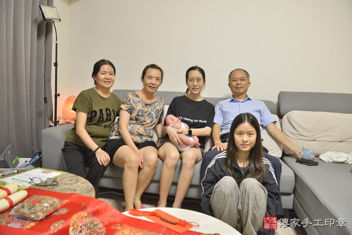 傳家手工印章高雄店、剃頭、滿月、剃胎毛、剃頭十禮、晴晴寶寶、高雄市、拍照、生日快樂 傳家手工印章高雄店、剃頭、滿月、剃胎毛、剃頭十禮、晴晴寶寶、高雄市、拍照、生日快樂
