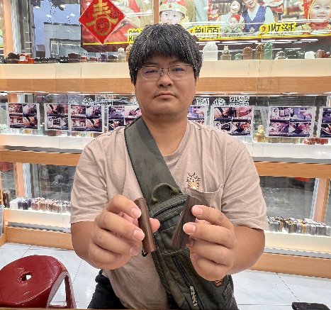 【曾先生電刻玫瑰黑檀雙章｜沉穩木質展現典雅質感，客製專屬姓名雙章，刻下身分印記與人生重要祝福】