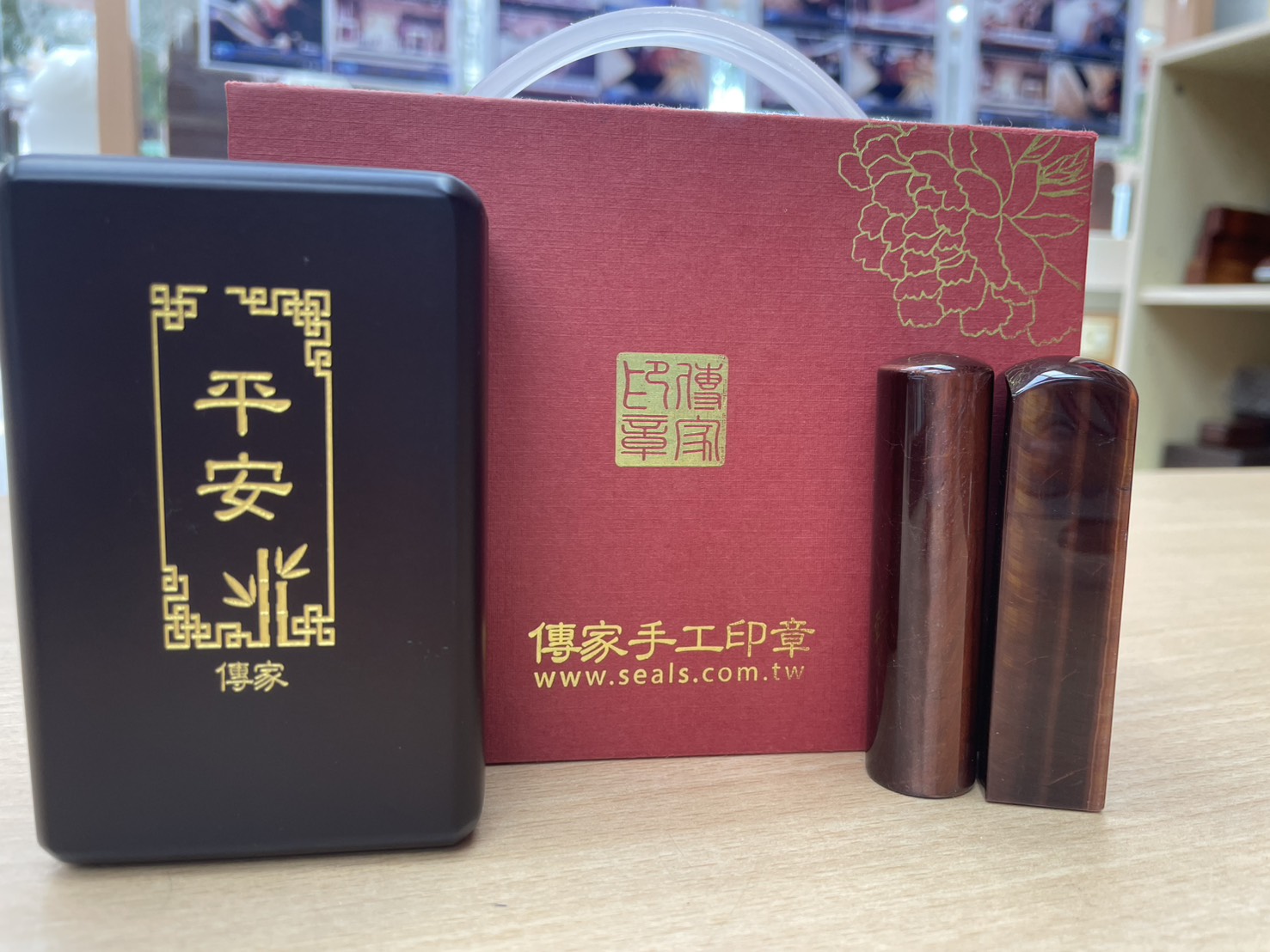 新竹楊小弟弟、紅虎眼石加長雙章、新竹兒童印章、新竹個人印章、紅虎眼石印章、兒童個人印章、小朋友印章、加長印章、雙章、天然寶石印章、客製化印章、傳家印章