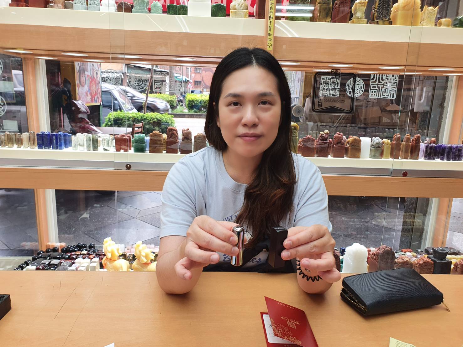 台中蔡小姐、鈦合金個人章、CNC車床印章、鈦合金印章、黑檀木個人章、全手工篆刻、手工篆刻印章、台中個人印章、台中刻印章、客製個人印章、雙材質印章、高級個人印章、傳家印章
