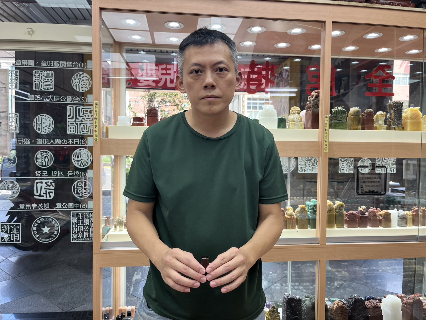 台中印章、台中檀木印章、檀木章、檀木個人章、電腦刻印章、電腦刻檀木章、代刻印章、個人印章、天然檀木印章、客製化印章、台中刻印章、開運印章、木頭印章、傳家印章