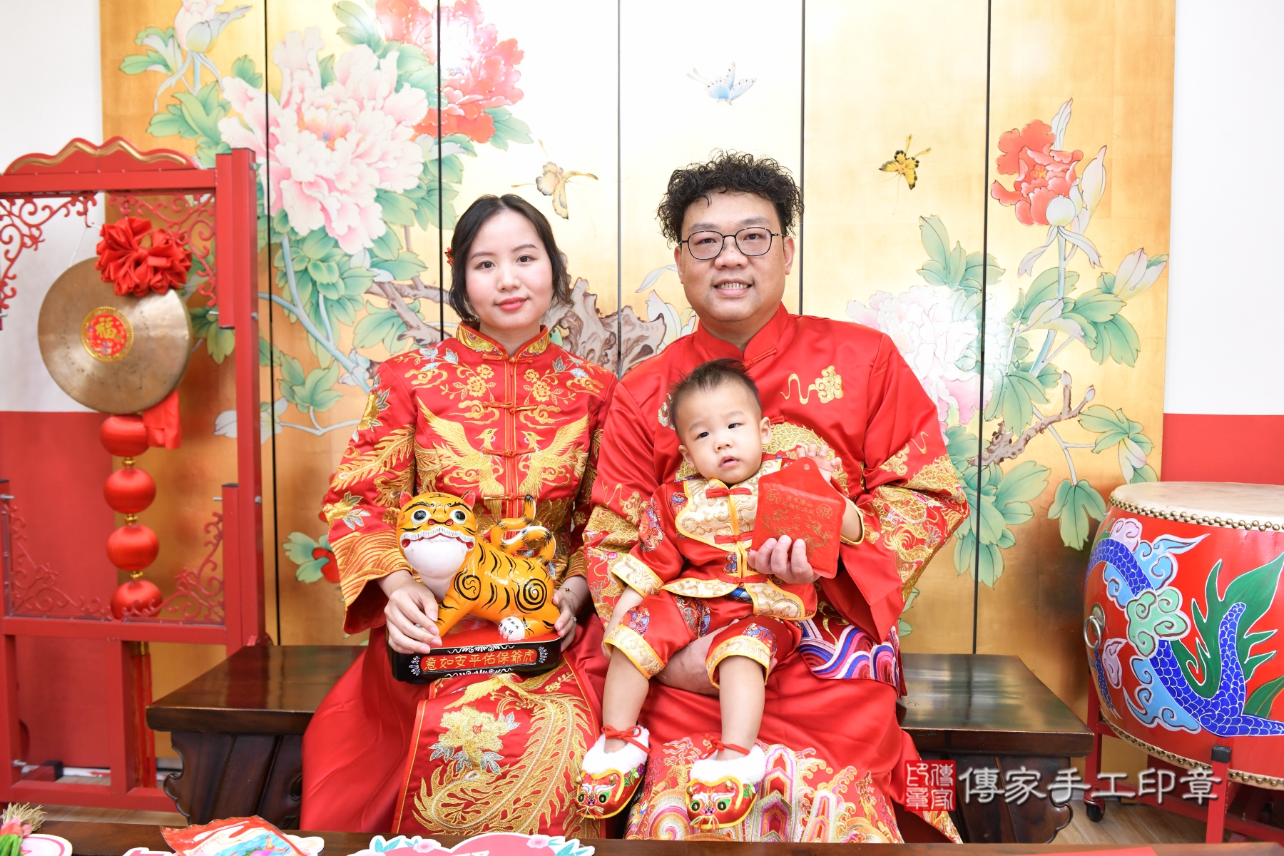 在笑聲與祝福中，紀錄屬於我們的 .....