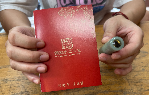 【全噴緬甸玉臍帶圓章｜天然玉質珍藏寶寶生命最初的珍貴連結，刻下專屬姓名與成長印記，承載父母一生的愛與平安祝福】